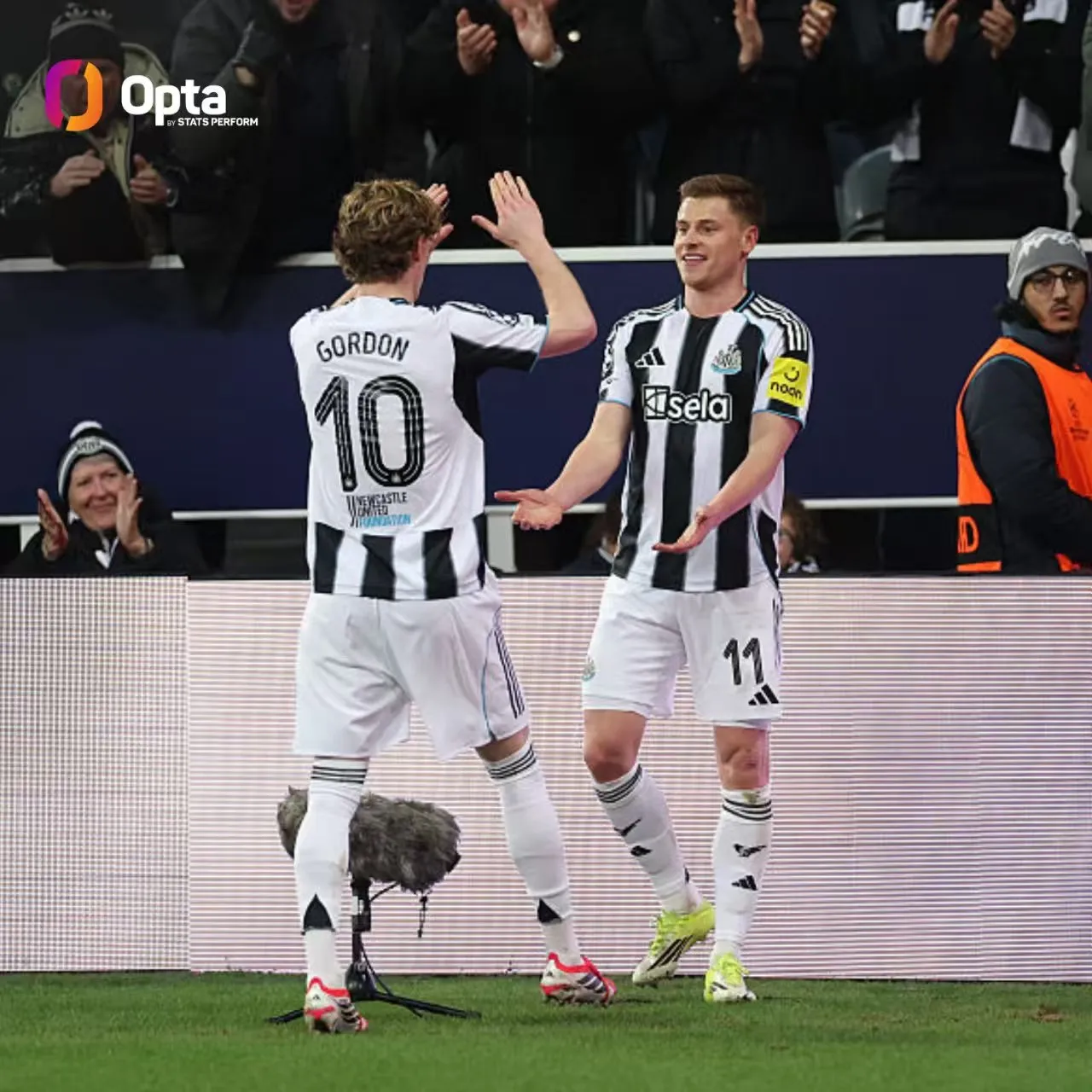 pg电子互动-戈登+巴恩斯比肩传奇,成欧冠第三对英格兰进球5+双子星